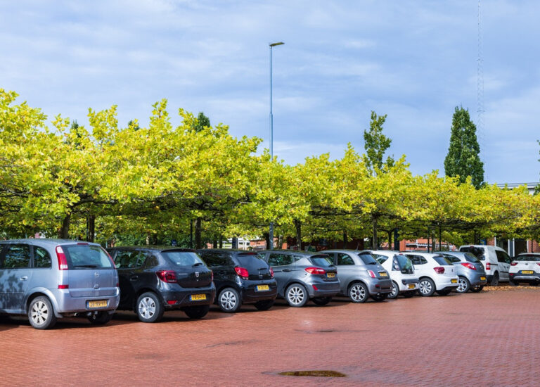 Werknemers mogen auto’s werkgever meenemen